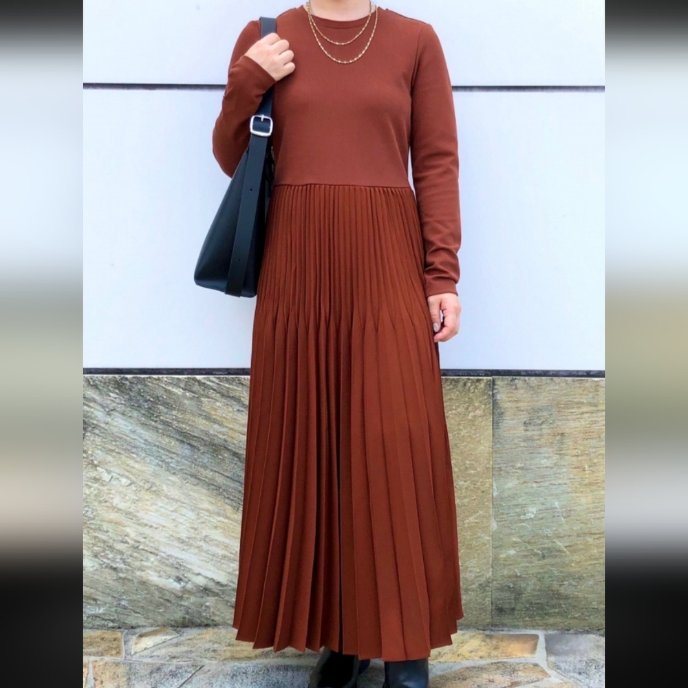 Uniqlo Large Monochrome Dark Brown Pleated Long Sleeve Old Money Dress